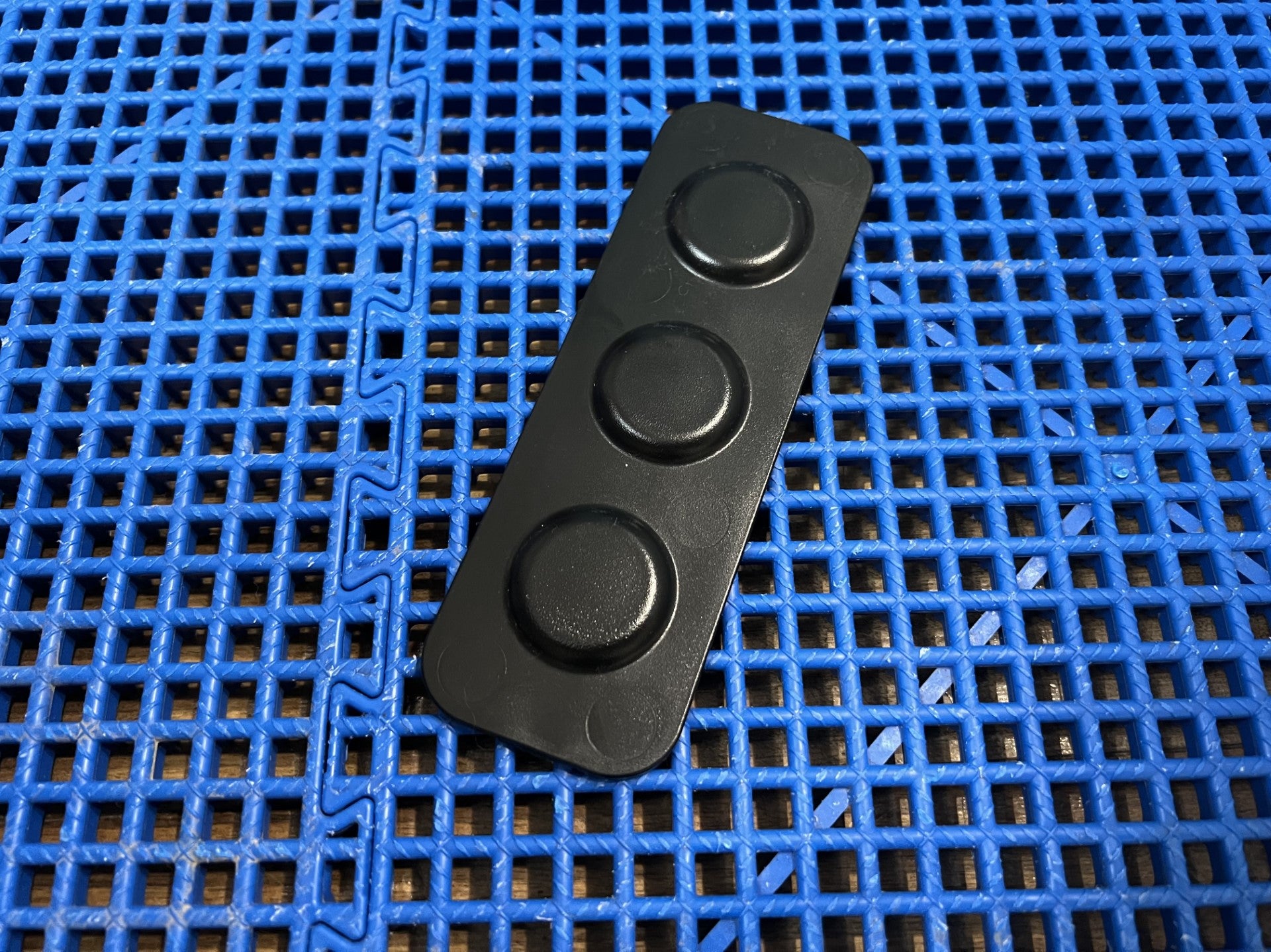 Black Goalie sliders for ball hockey goalies. Black Goalie sliders for dek hockey goalies.