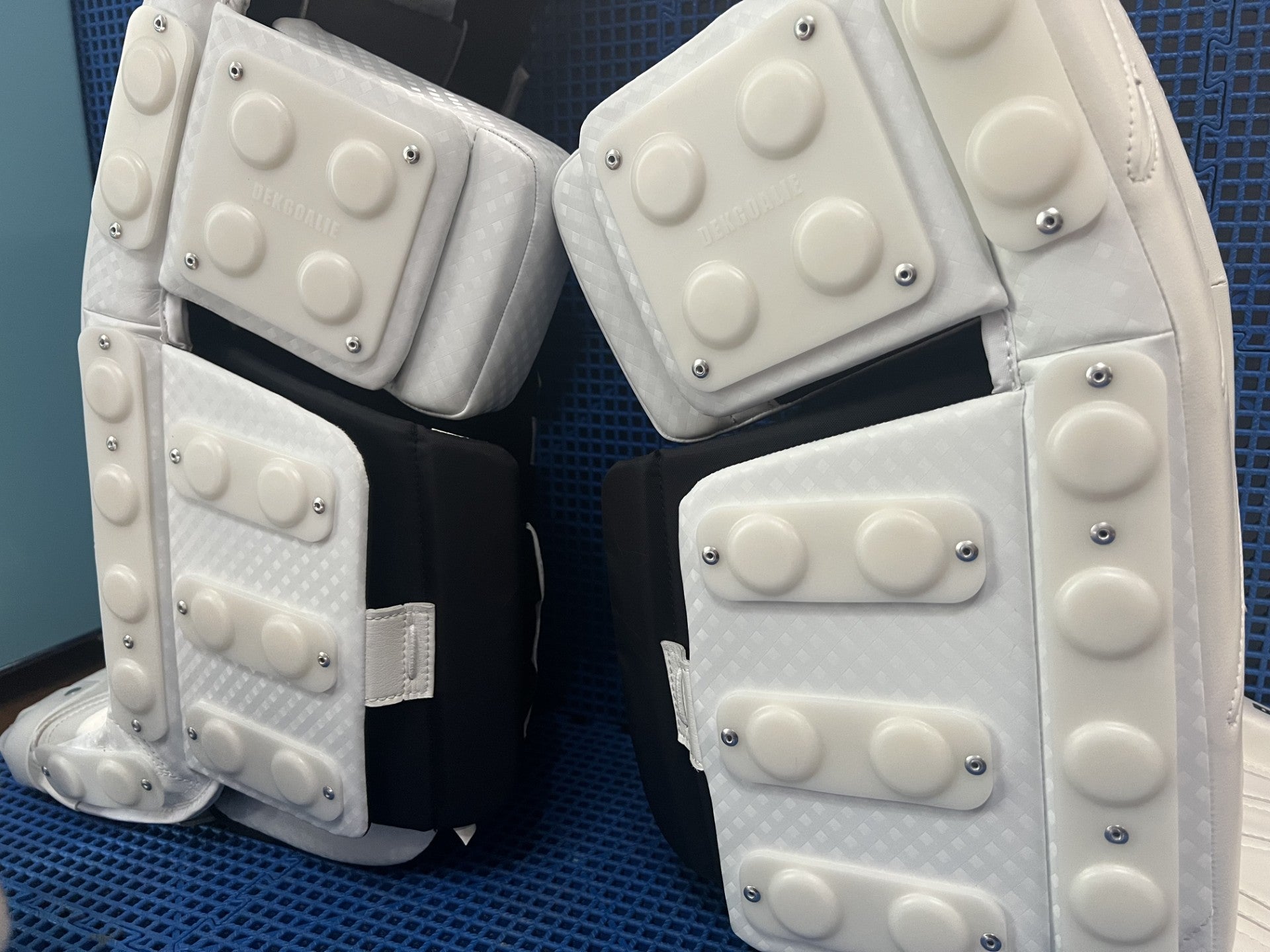 Sliders DekGoalie PRO Incluant le Service d'Installation permanente